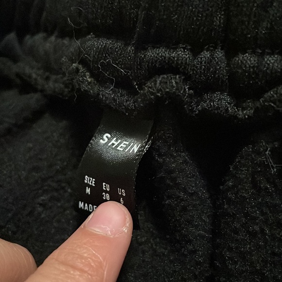 SHEIN sweat pants, black, Size M fits Small, L.A print - Picture 2 of 2